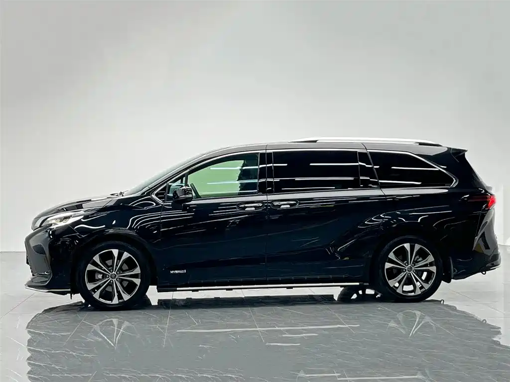 Toyota Granvia 2023 2.5L Hybrid Prestige PLUS Edition фото 3