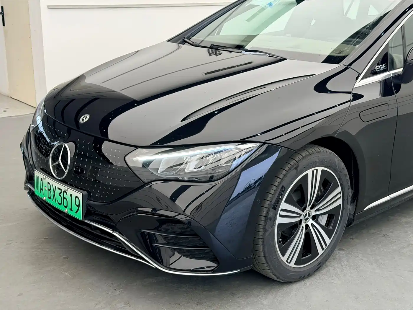 Mercedes-Benz EQE 2025 Model 500 4MATIC Luxury Edition фото 6