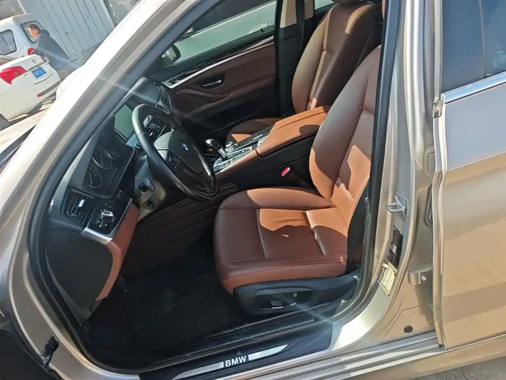 BMW 5 Series 2014 520Li Elegance фото 15
