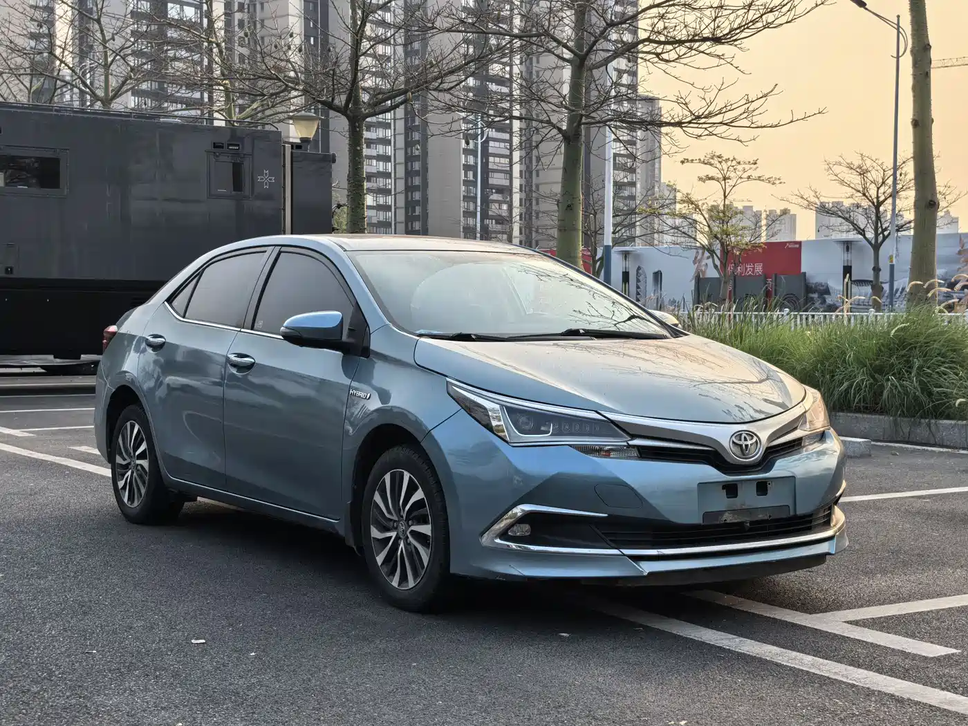 Toyota Corolla 2017 Facelift Hybrid 1.8L E-CVT Leading Edition фото 3