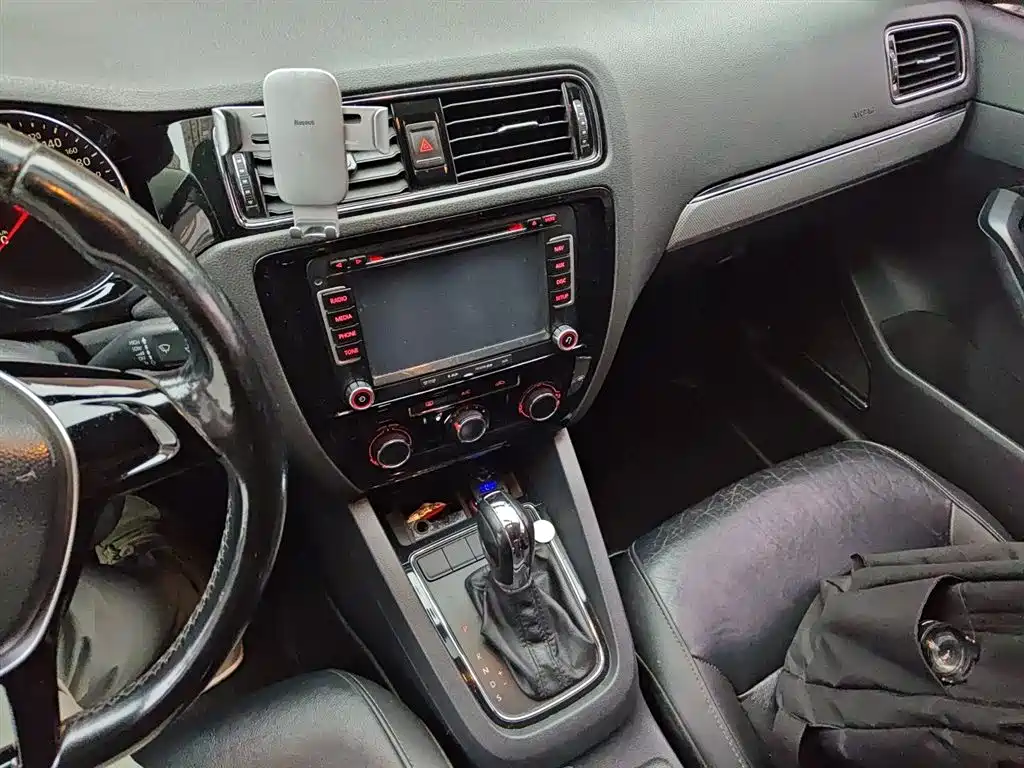 Volkswagen Sagitar 2015 1.6L Automatic Comfort фото 7