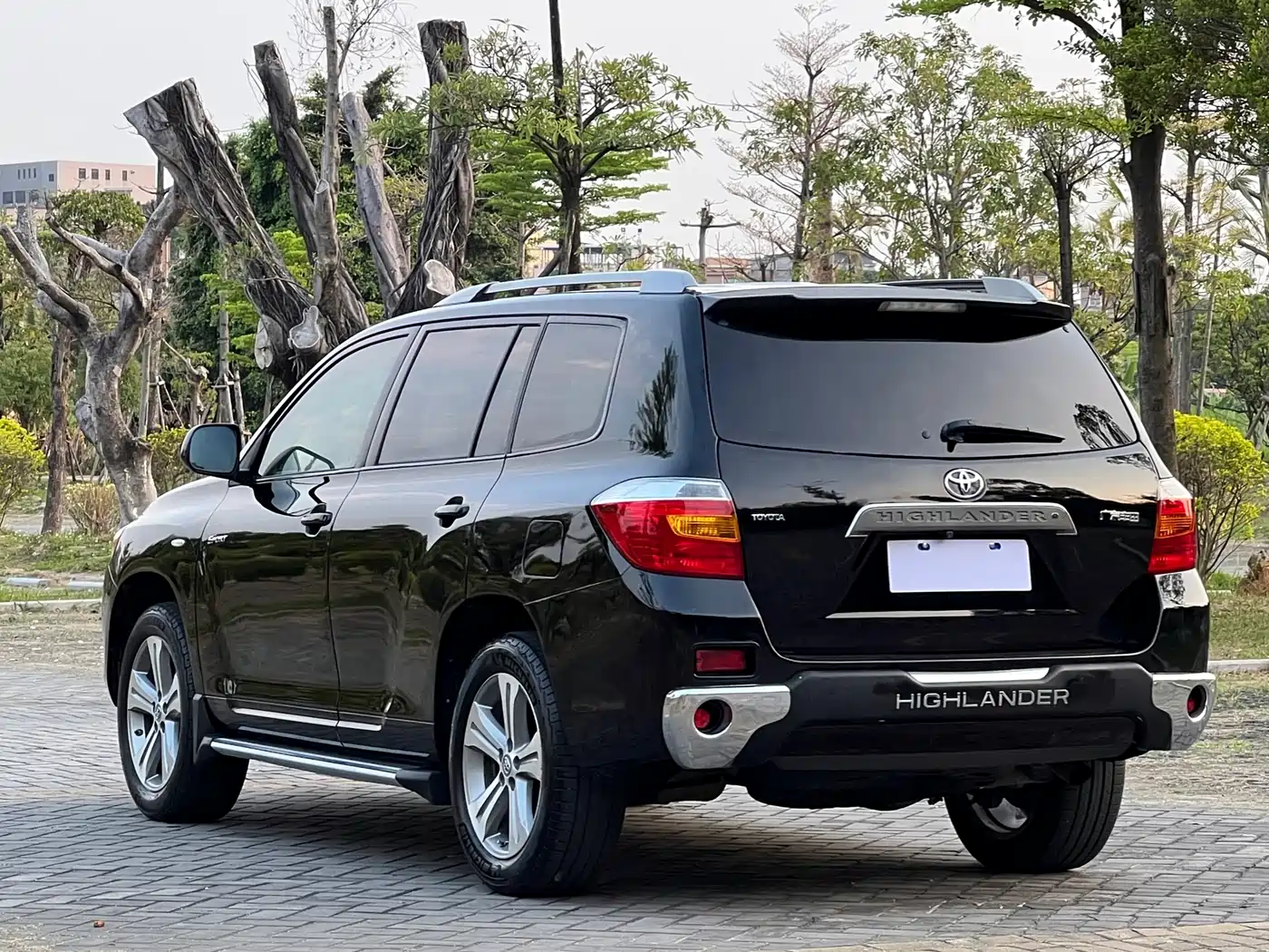 Toyota Highlander 2011 2.7L 2WD 7-seat Luxury Navigation фото 4