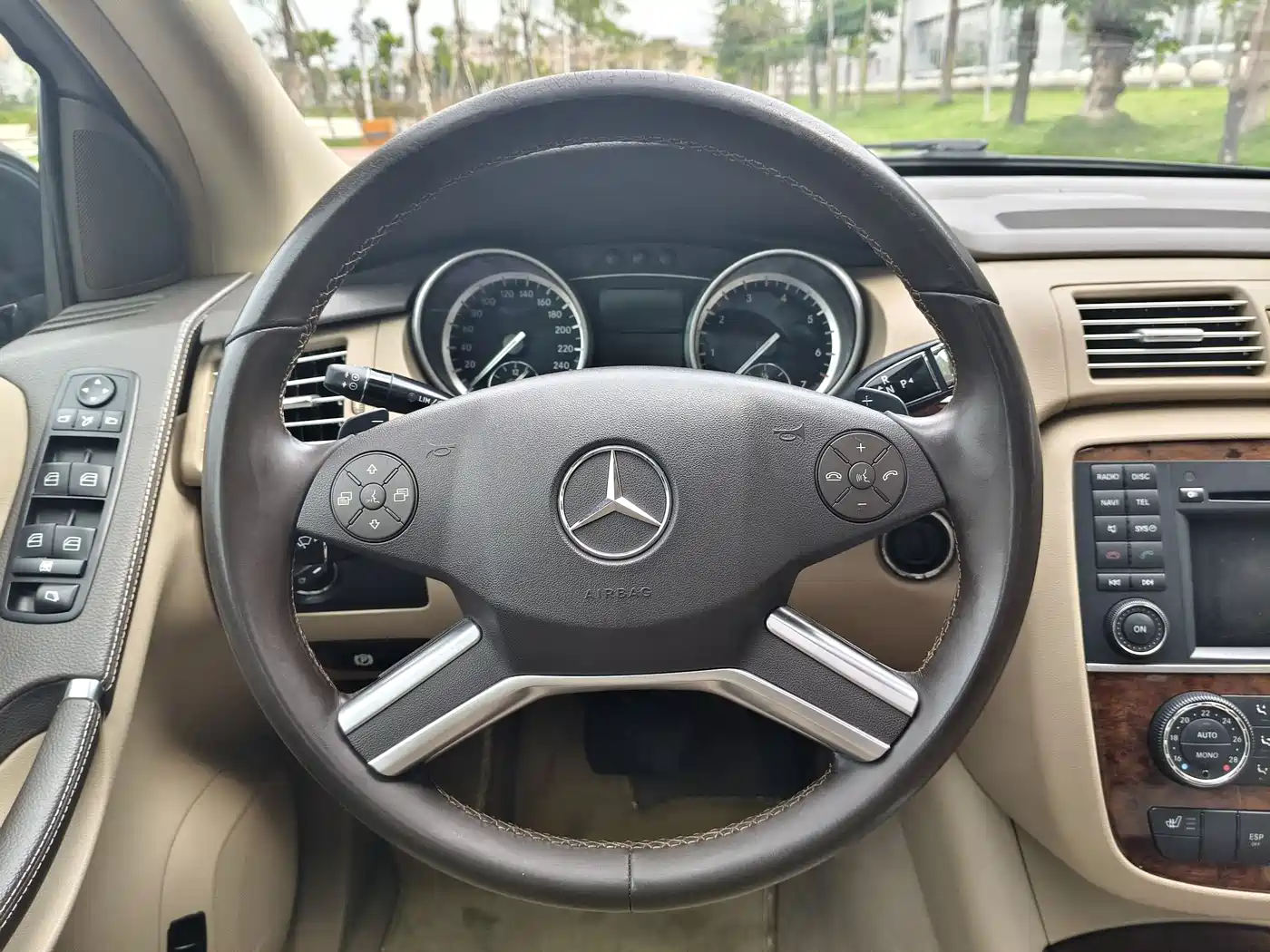 Mercedes-Benz R-Class 2011 R 350 L 4MATIC фото 17