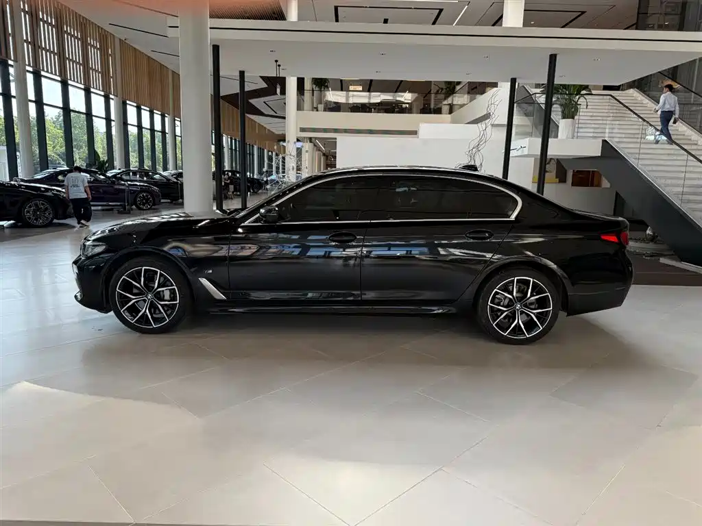 BMW 5 Series 2022 Facelift II 530Li Premium Package M Sport фото 4