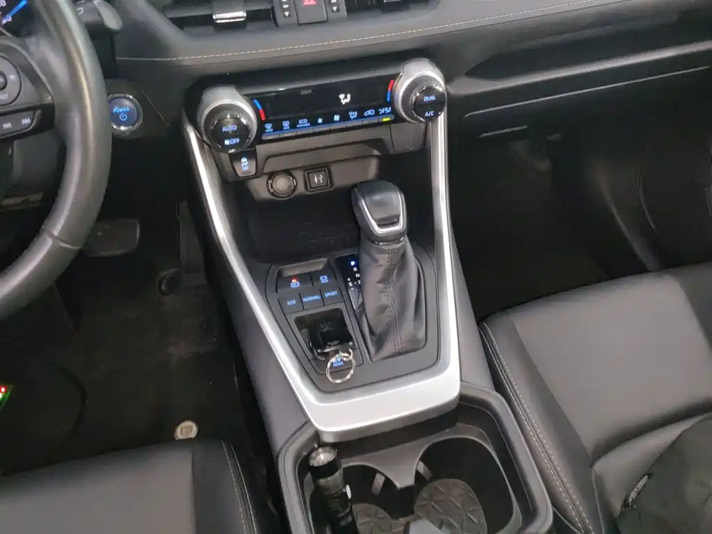 Toyota Wildlander 2021 Hybrid 2.5L E-CVT 2WD Luxury Edition фото 10