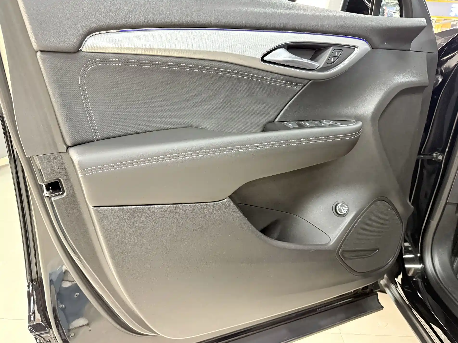 Photo 7 - Buick Envision S