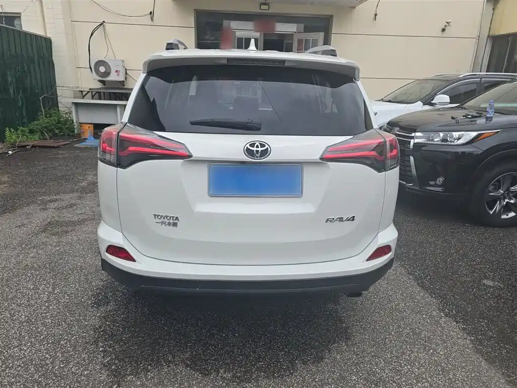 Toyota RAV4 Rongfang 2016 2.0L CVT 2WD Trend (China V) фото 9