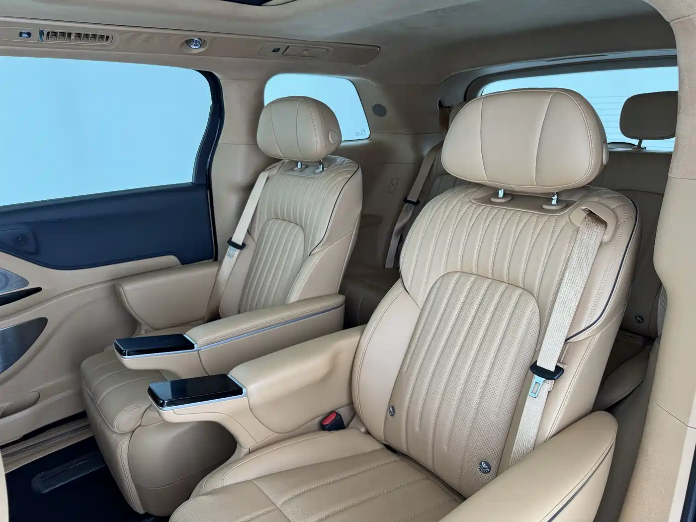 Voyah Auto Voyah Dreamer 2025 PHEV AWD Flagship Kunpeng Edition фото 22