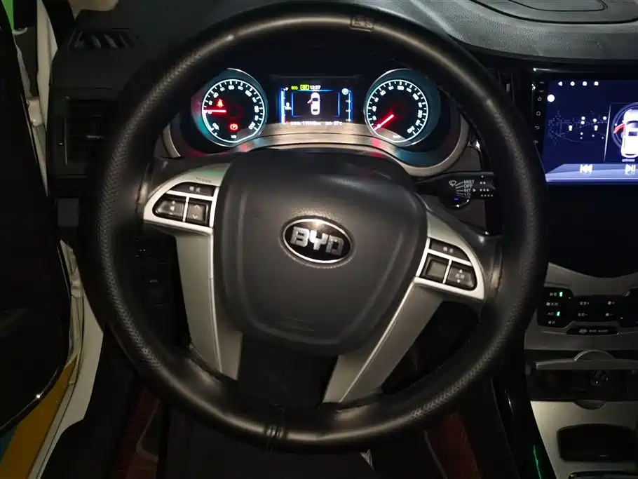 BYD E5