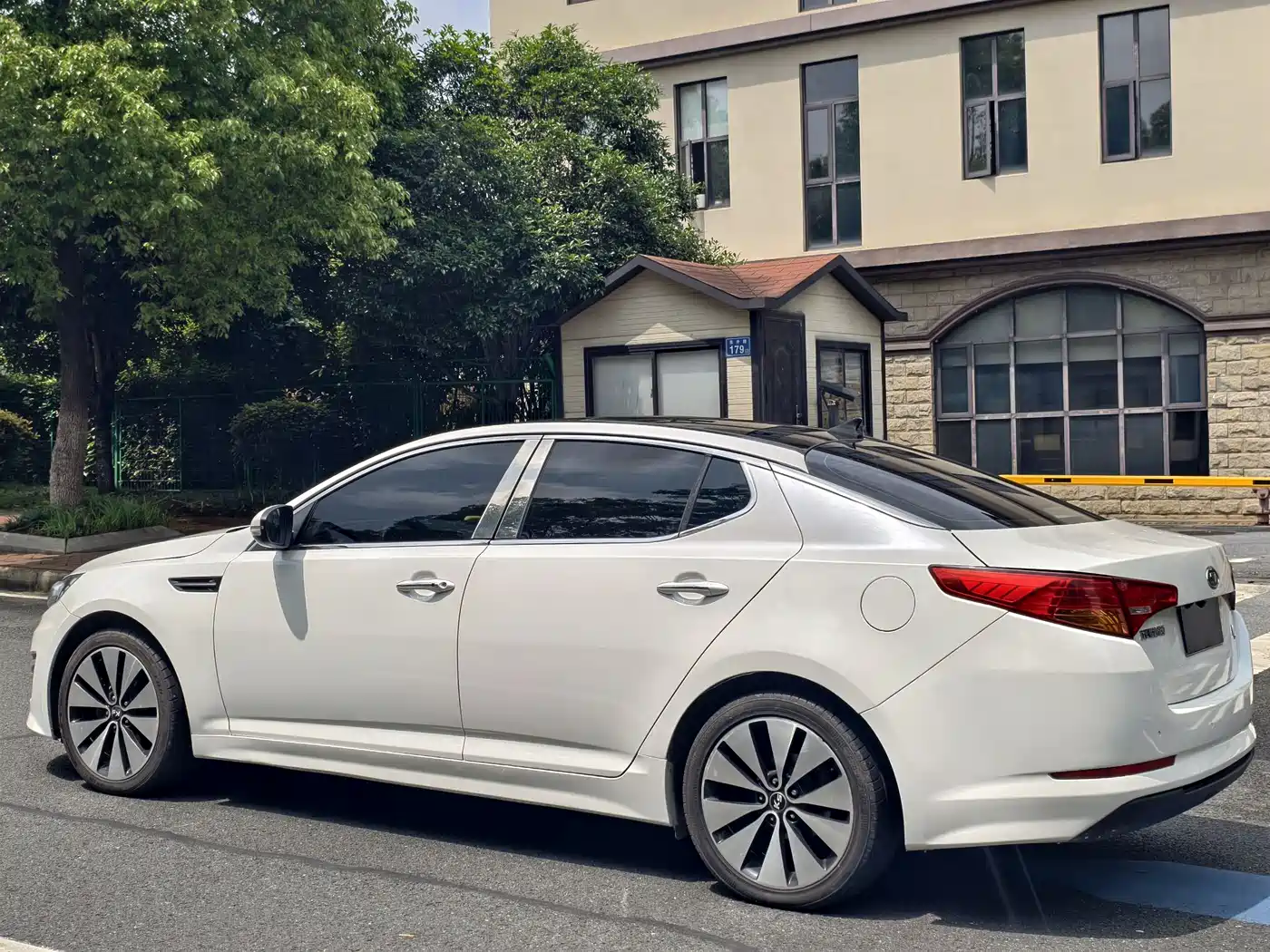 Kia K5 2012 2.0L Automatic DLX-2 фото 9