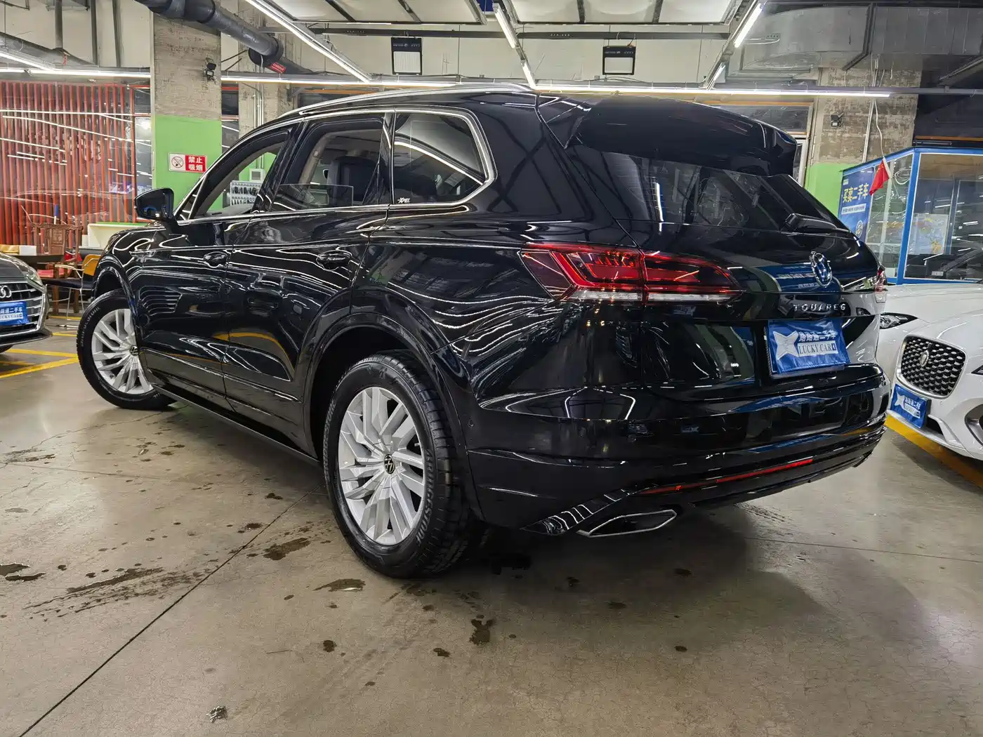 Volkswagen Touareg 2023 2.0TSI R-Line Edition фото 4