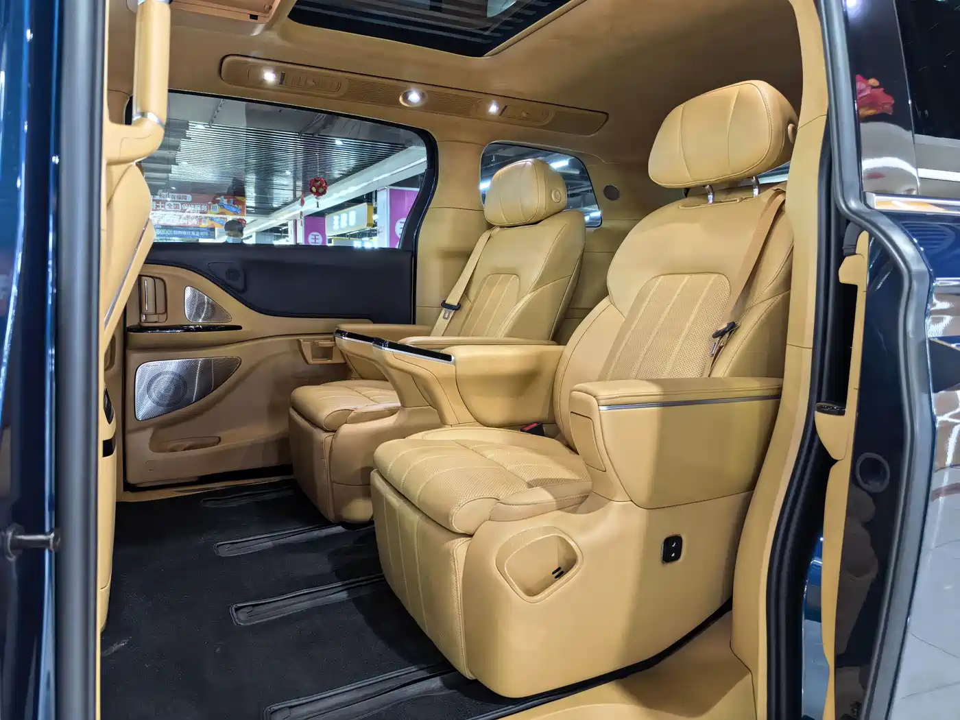 Voyah Auto Voyah Dreamer 2025 Model PHEV 4WD Premium QianKun Edition фото 14