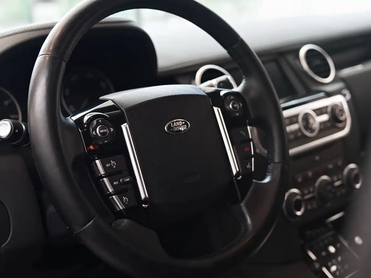 Land Rover Discovery 2014 3.0 SC V6 HSE Luxury фото 11