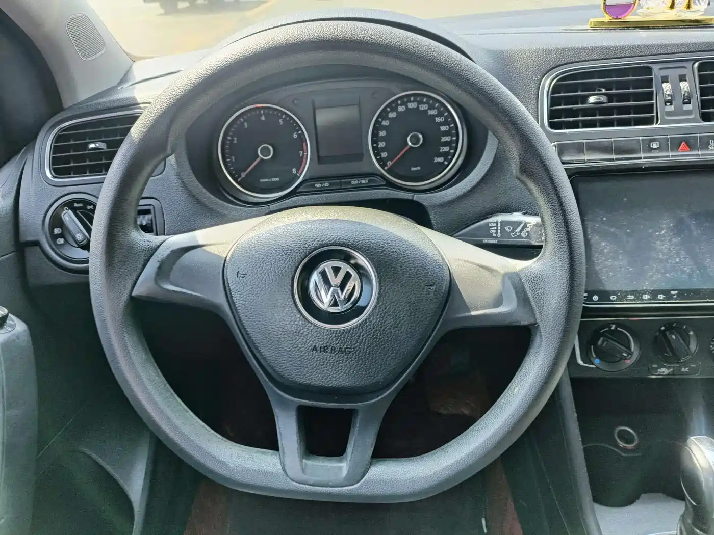 Volkswagen Polo 2014 1.6L Automatic Comfort Edition фото 18