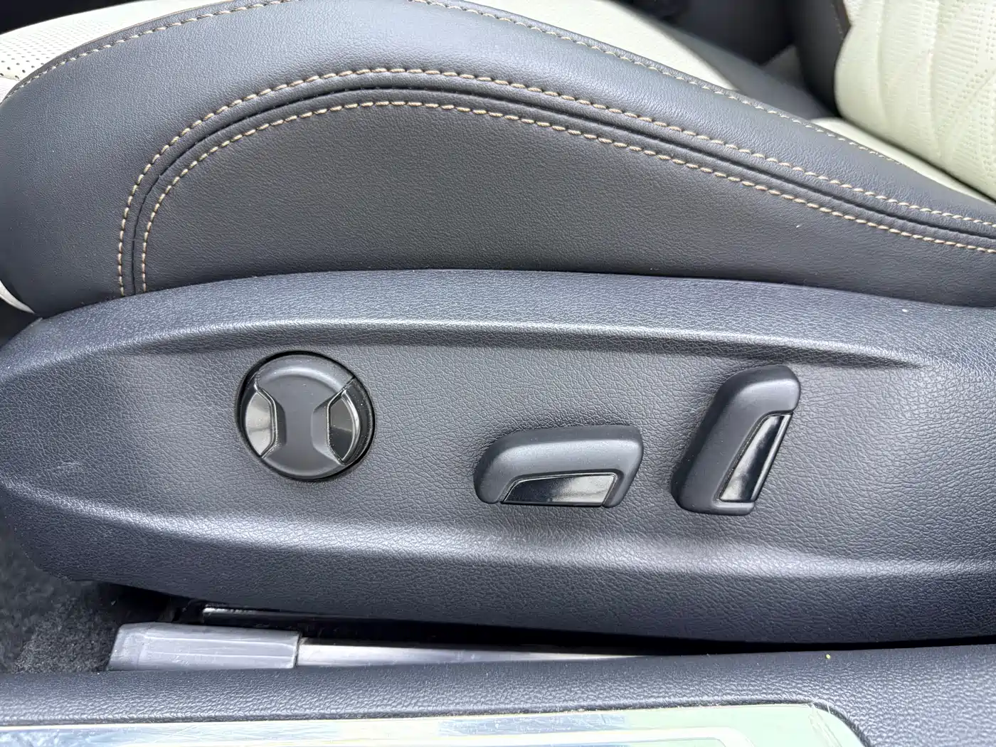 Volkswagen Magotan 2023 Model 2 Million Commemorative Edition 330TSI DSG Luxury фото 18