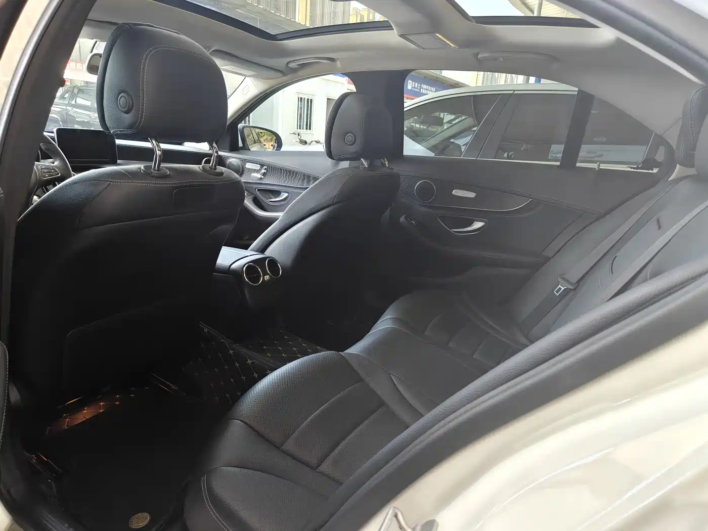 Mercedes-Benz C-Class 2015 Facelift C 200 L Sport фото 9