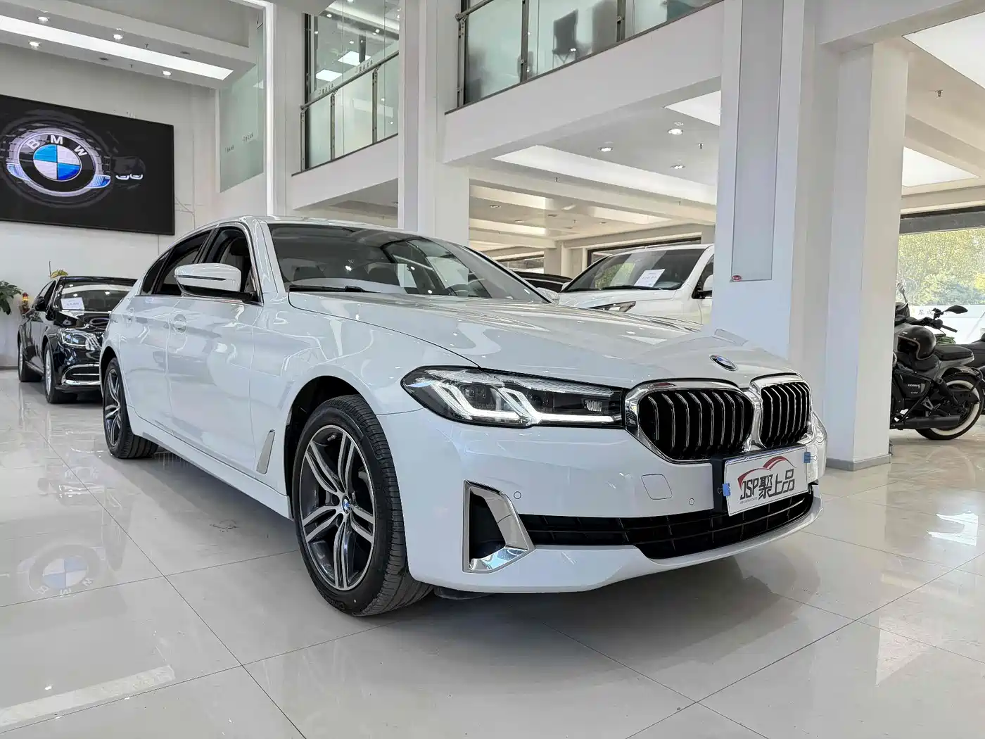 BMW 5 Series 2021 530Li xDrive Luxury Package фото 3