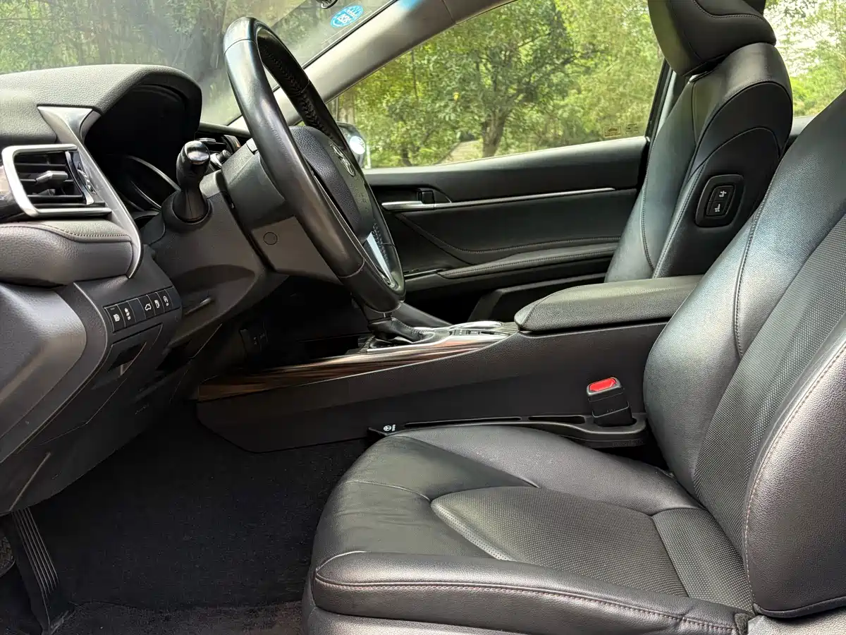 Toyota Camry 2018 2.5G Luxury Edition фото 11