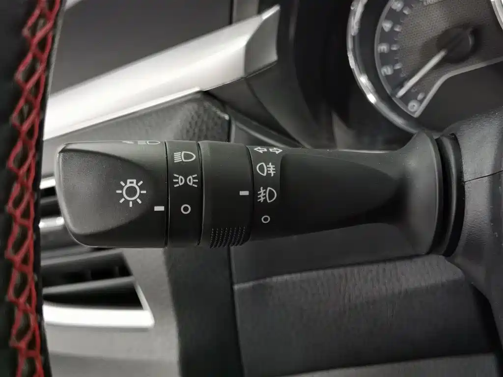 Toyota Corolla 2017 Facelift 1.6L S-CVT GL фото 21