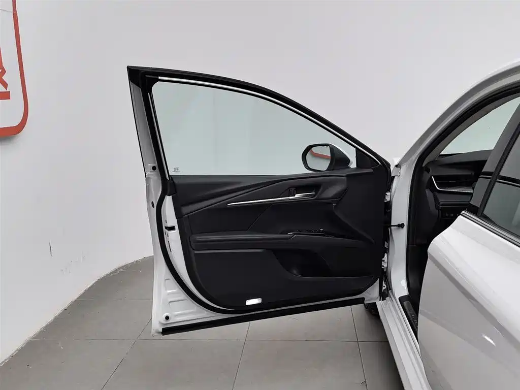 Toyota Camry 2024 Hybrid 2.0HGVP Luxury Edition фото 8