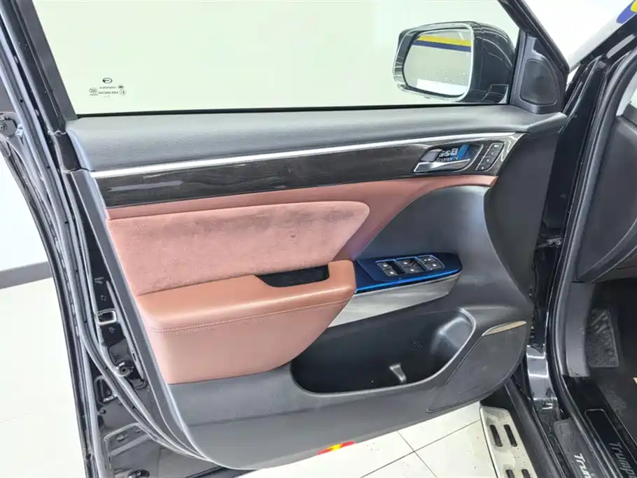 GAC Trumpchi Trumpchi GS8 2017 320T 2WD Luxury Smart Connect (7-seater) фото 7
