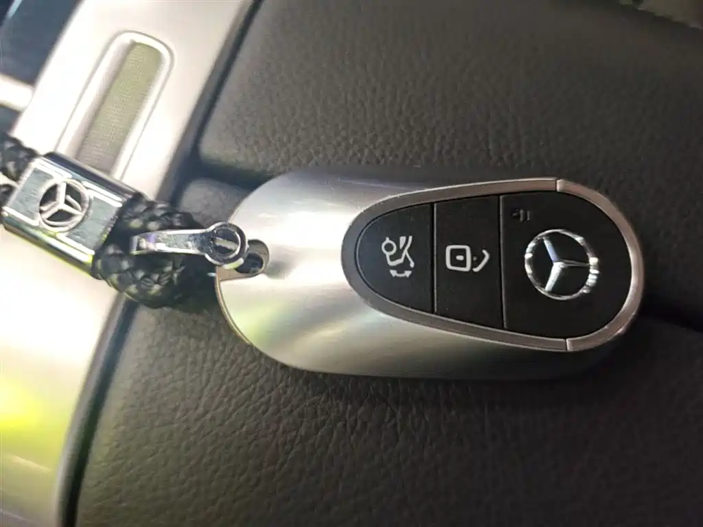 Mercedes-Benz C-Class 2024 Facelift III C 260 L Night Sport Edition фото 9