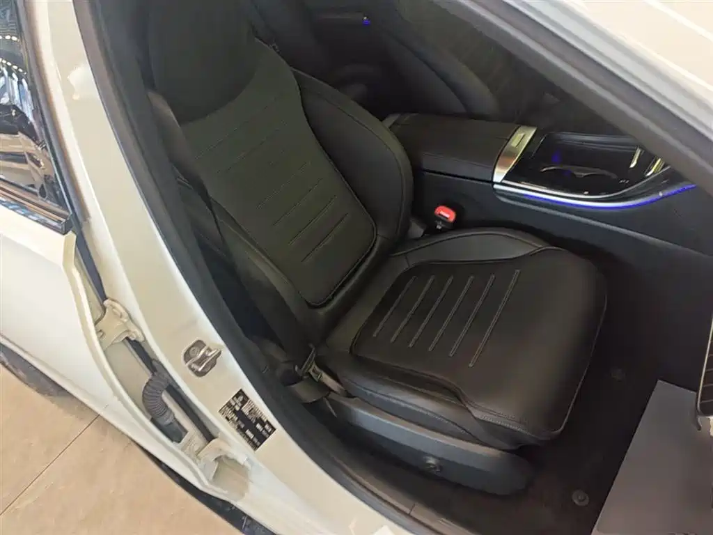 Mercedes-Benz C-Class 2024 Facelift III C 260 L Night Sport Edition фото 25