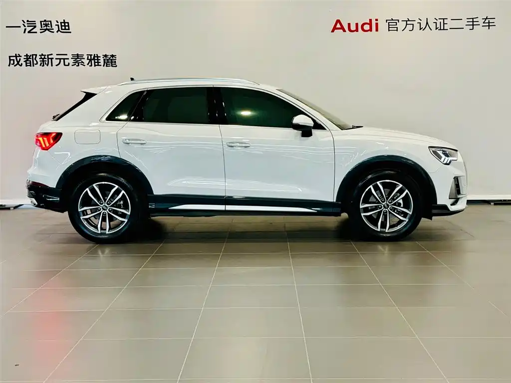 Photo 3 - Audi Q3