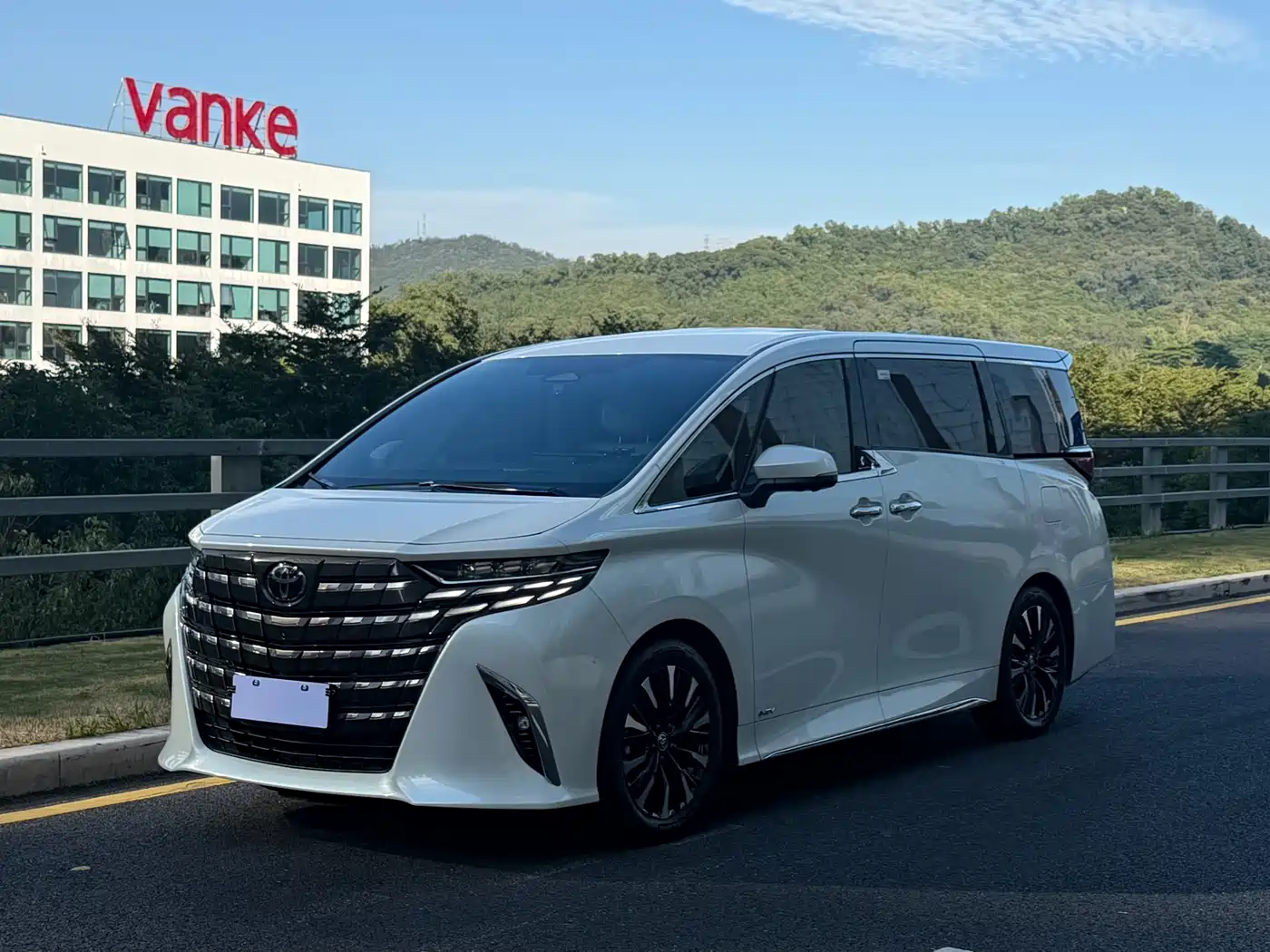 Toyota Alphard 2024 Hybrid 2.5L Ultimate Enjoyment Edition
