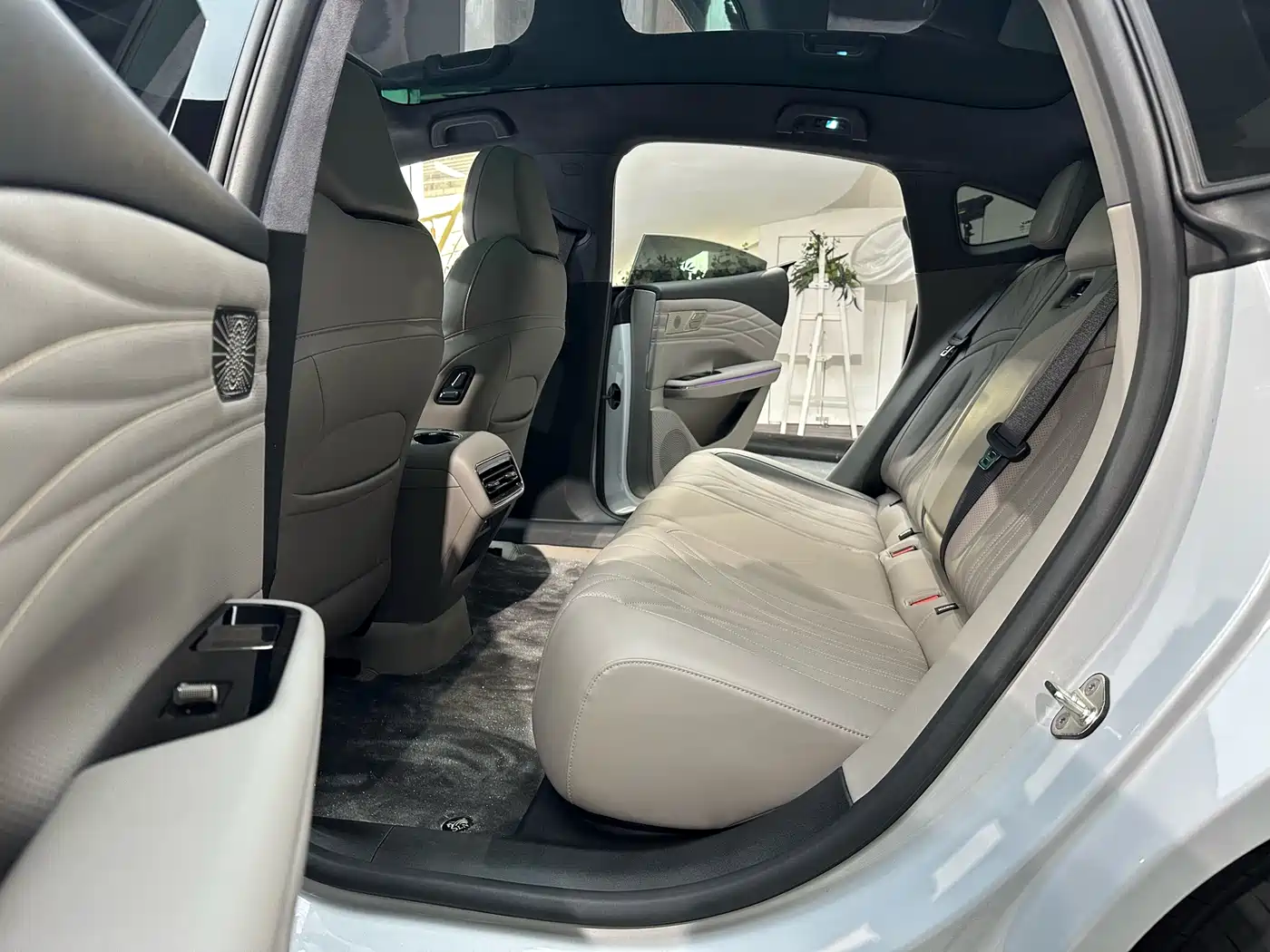 Geely Galaxy Galaxy Xingyao 8 2025 130km EM-P Explorer Edition фото 10
