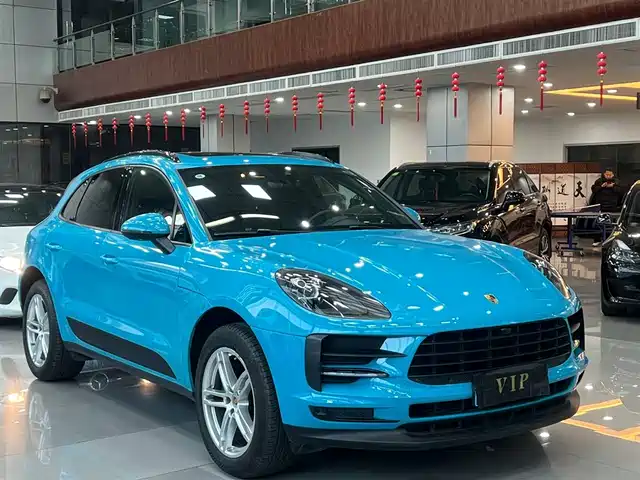 PORSCHE MACAN