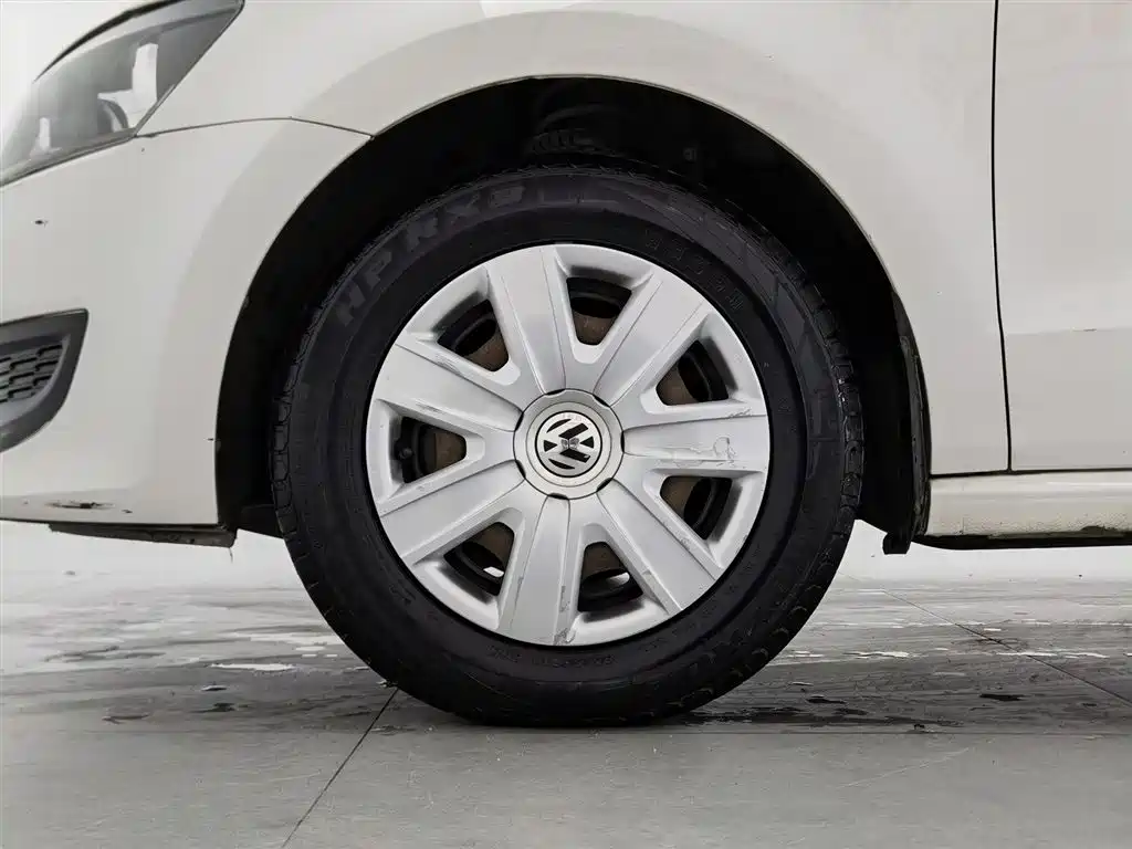 Volkswagen Polo 2013 1.4L Manual Trend Edition фото 17