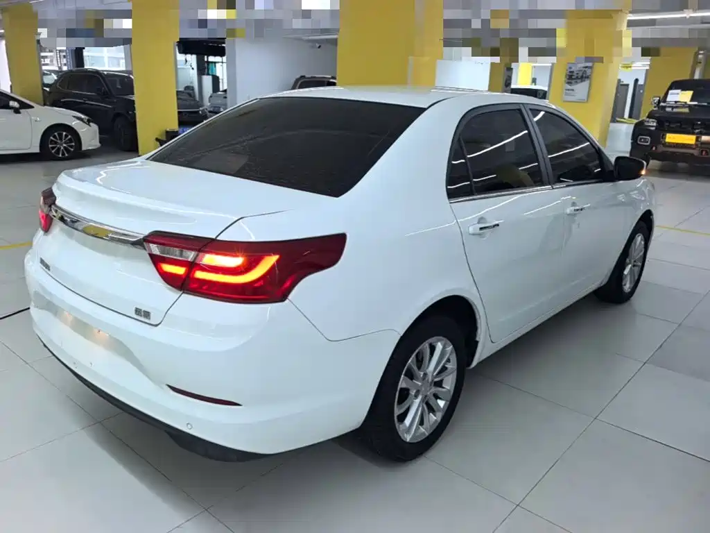 Фото 7 - Geely Vision