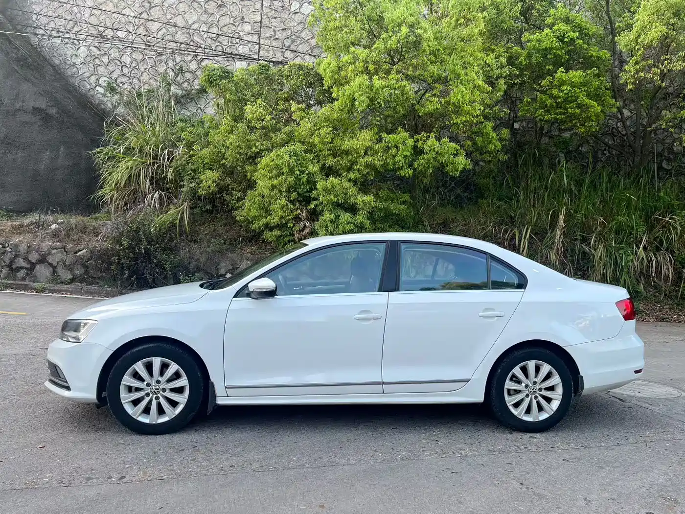 Volkswagen Sagitar 2015 1.6L Automatic Comfort фото 9