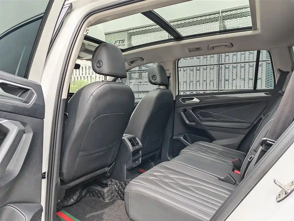 Volkswagen Tiguan L 2024 330TSI Automatic 2WD R-Line Premium Enjoyment Edition фото 23
