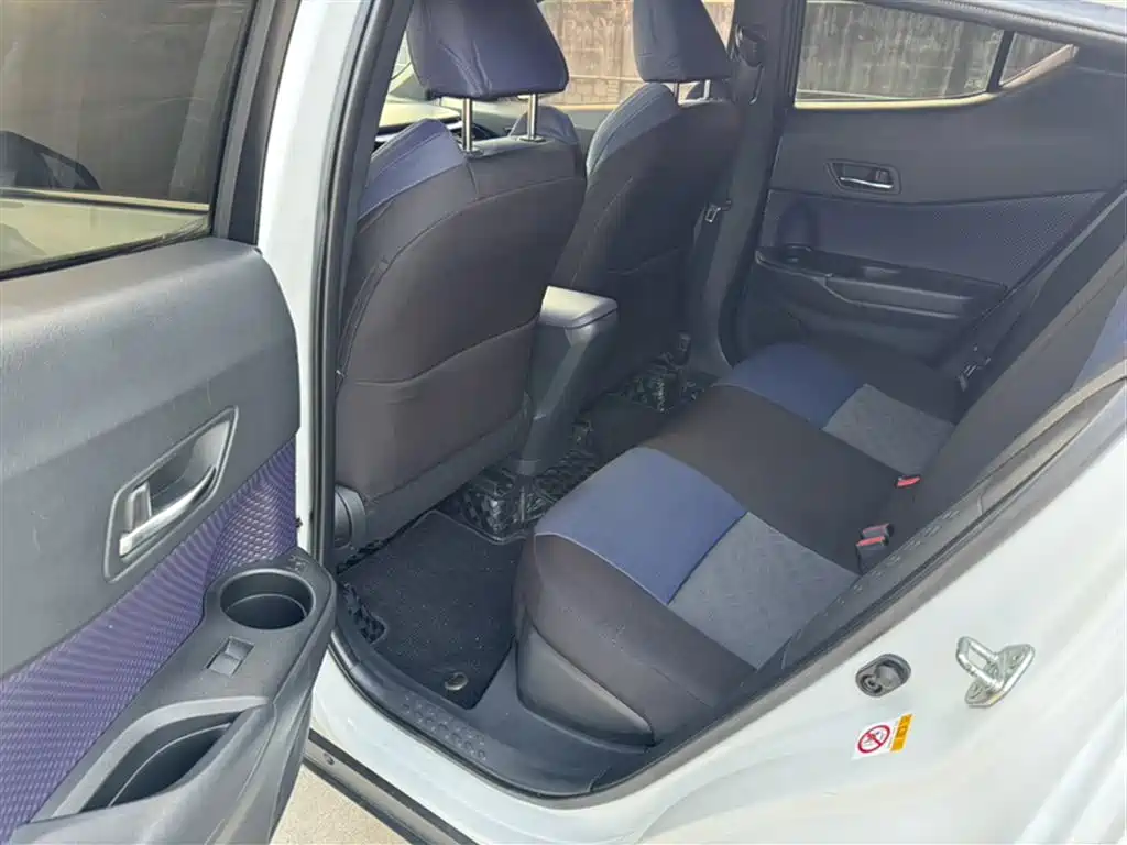 Toyota C-HR 2018 2.0L Leading Sunroof Edition V фото 19