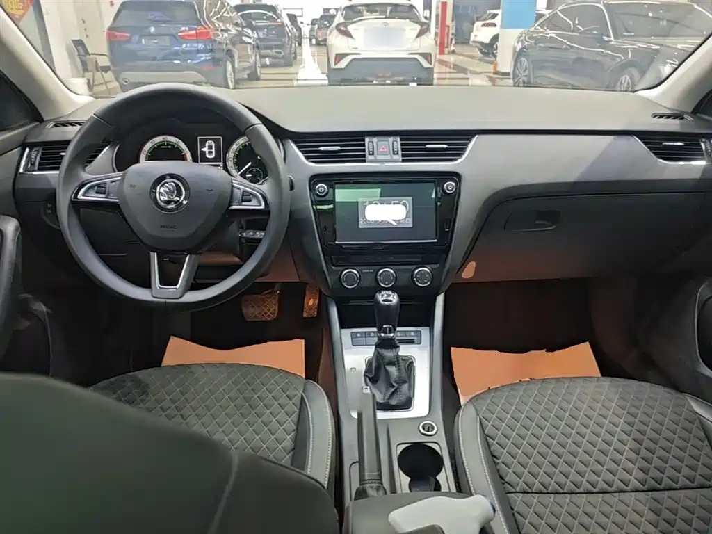 Škoda Octavia 2019 TSI280 DSG Luxury Edition фото 6