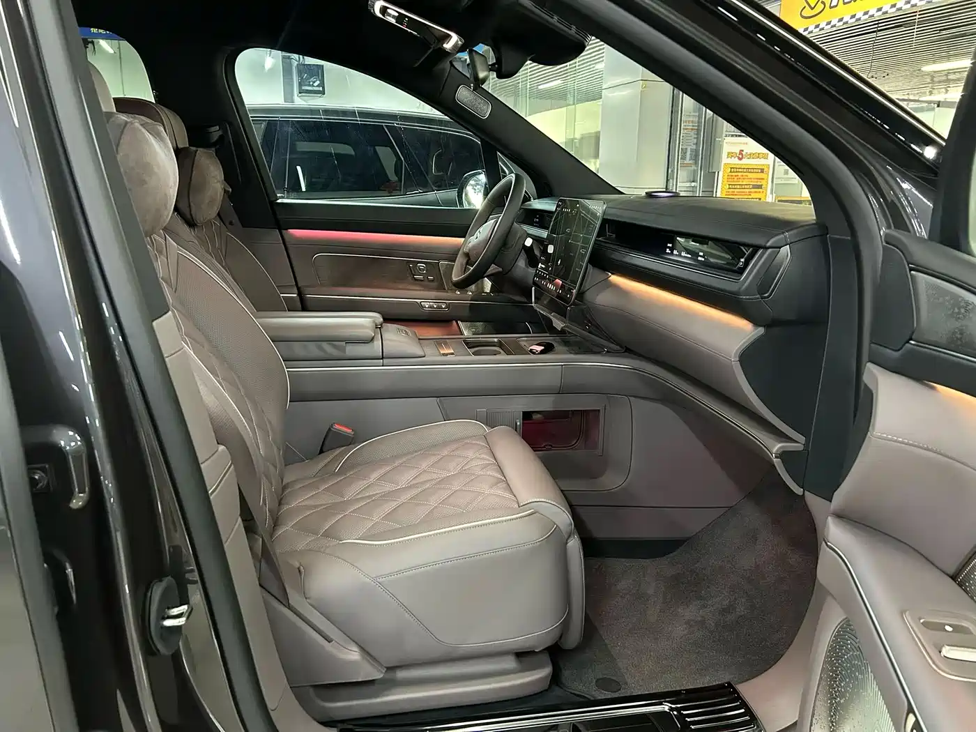 NIO ES8 2025 Model 6-Seat Executive Luxury Edition фото 15
