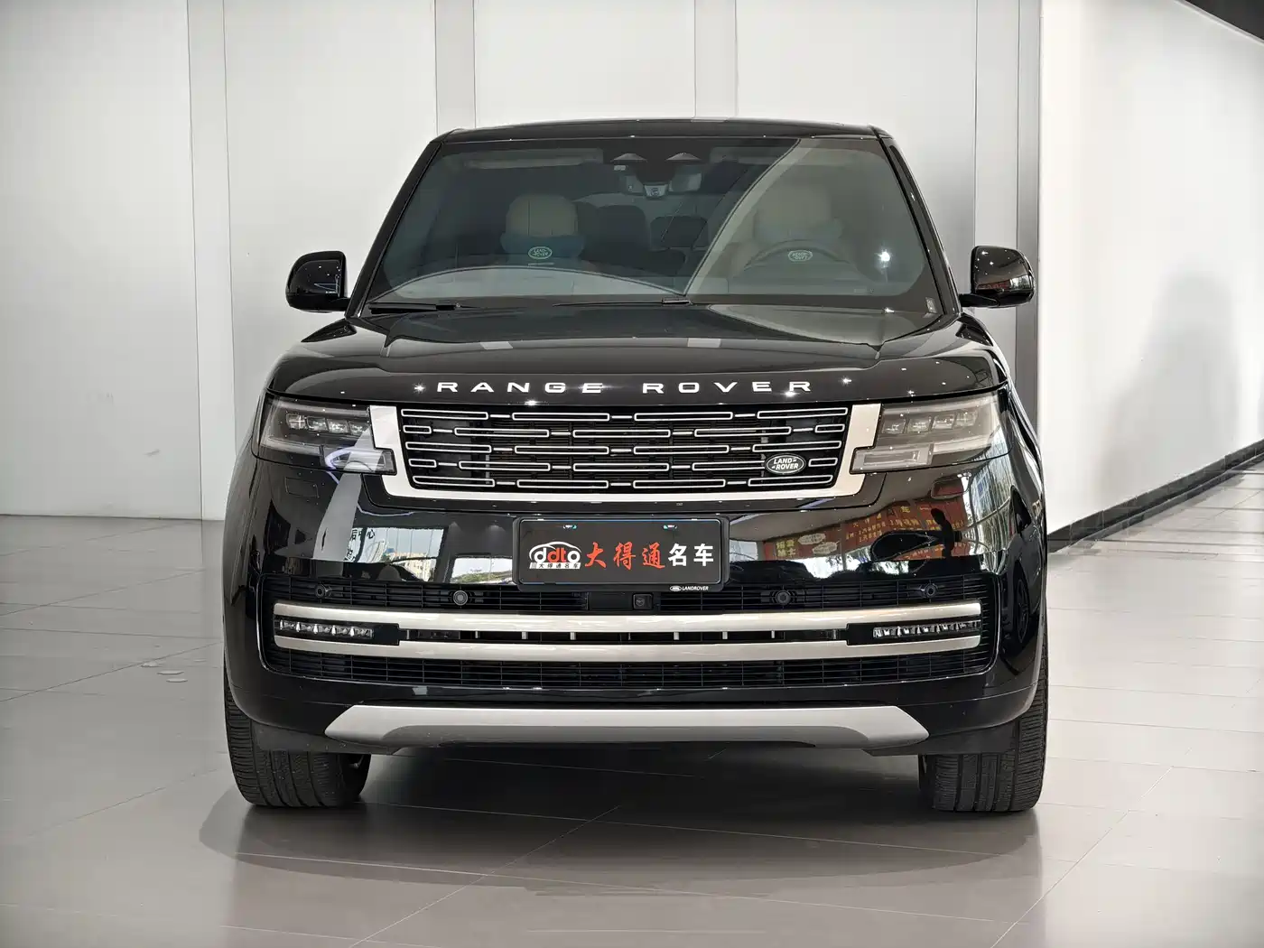 Land Rover Range Rover 2025 3.0 L6 400PS Flourishing Era Extended Wheelbase 7-Seater фото 2