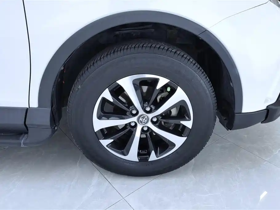 Toyota RAV4 Rongfang 2016 2.0L CVT 2WD Trend (China V) фото 6
