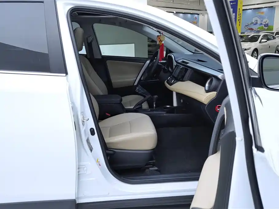 Toyota RAV4 Rongfang 2016 2.0L CVT 2WD Trend (China V) фото 8
