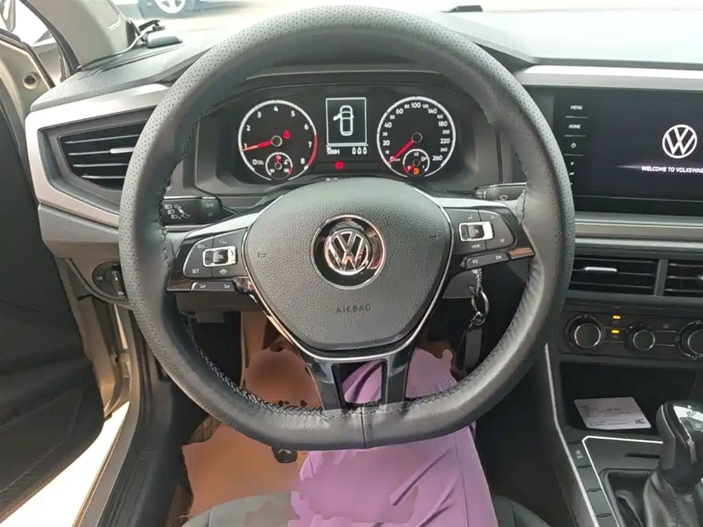 Volkswagen Polo 2019 Plus 1.5L Automatic Panorama Enjoyment Edition фото 11