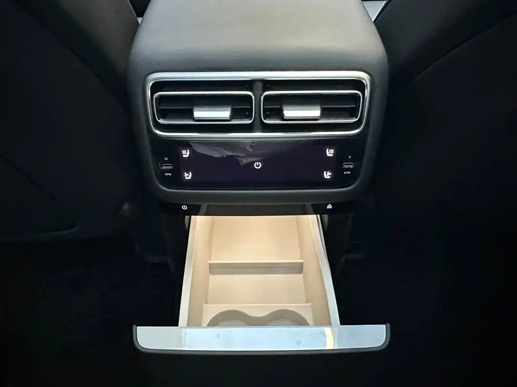 صورة 15 - Li Auto L7