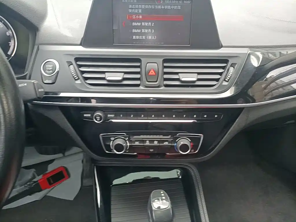 BMW 1 Series 2018 118i Sport Edition фото 13