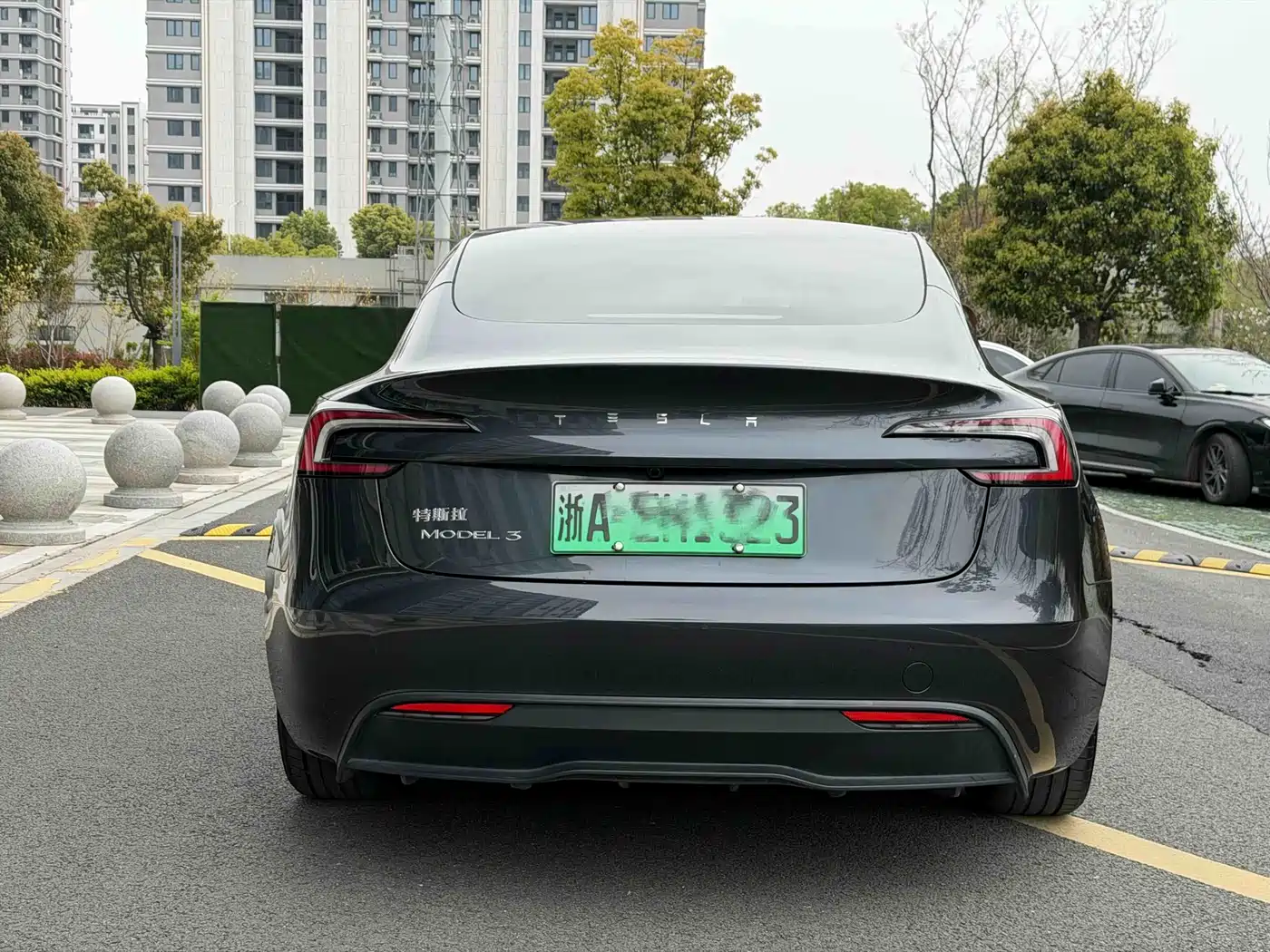 TESLA MODEL 3