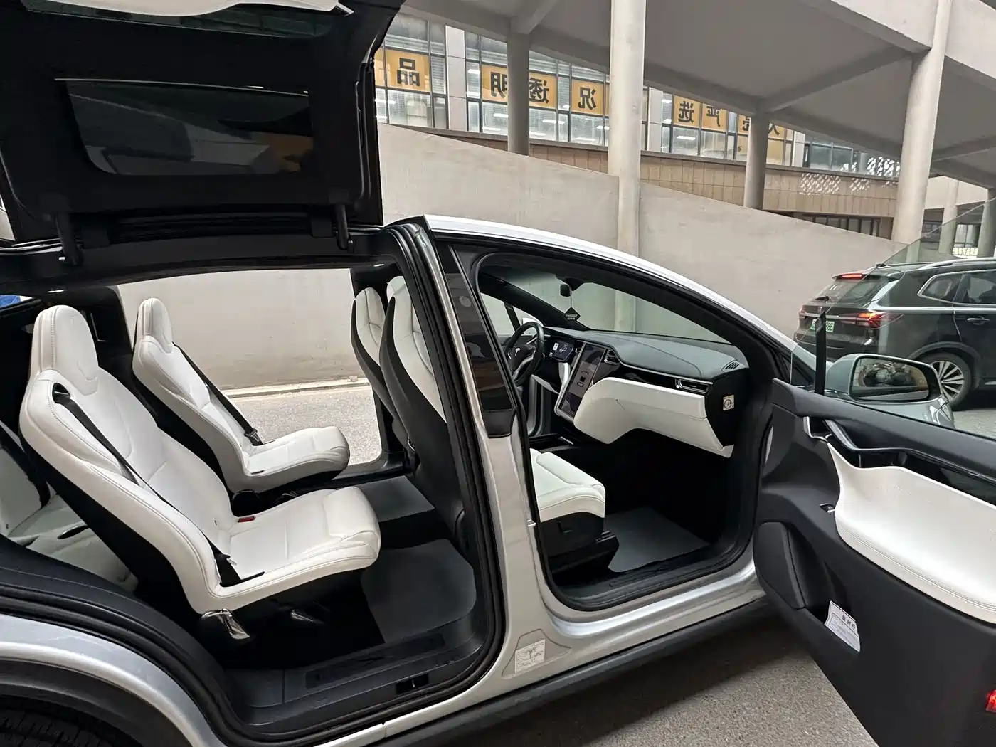 TESLA MODEL X