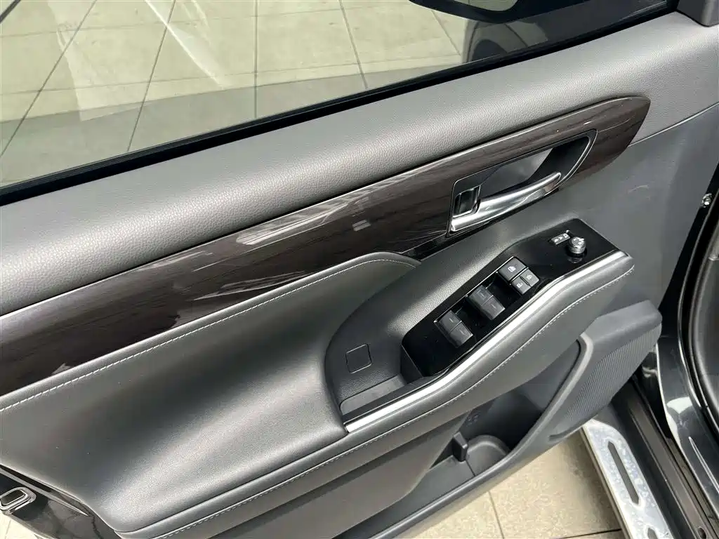 Toyota Crown Kluger 2021 2.5L HEV 4WD Premium фото 8