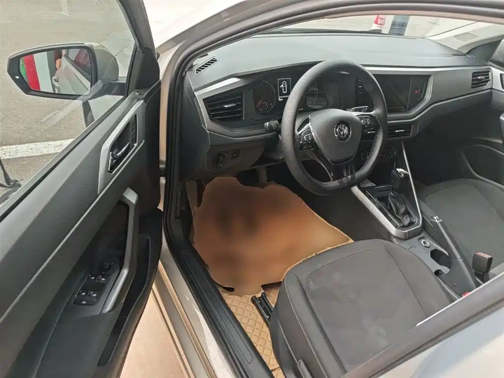 Volkswagen Polo 2019 Plus 1.5L Automatic Panorama Enjoyment Edition фото 16