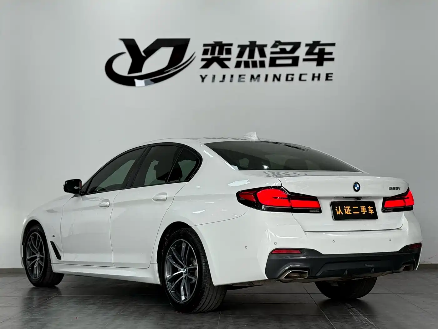 BMW 5 Series (Import) 2021 525i M Sport Package фото 9