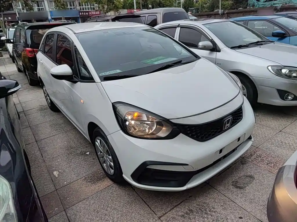 Фото 4 - Honda Fit